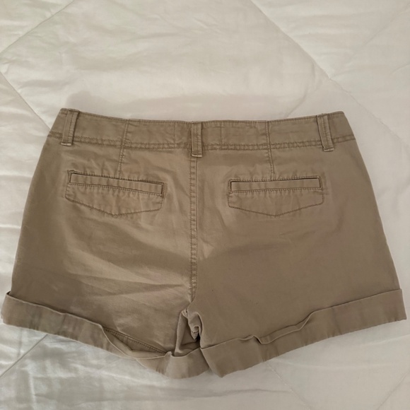Old Navy Shorts Perfect 3 1/2" Favorite Cuffed Khakis Rolled - Picture 2 of 4